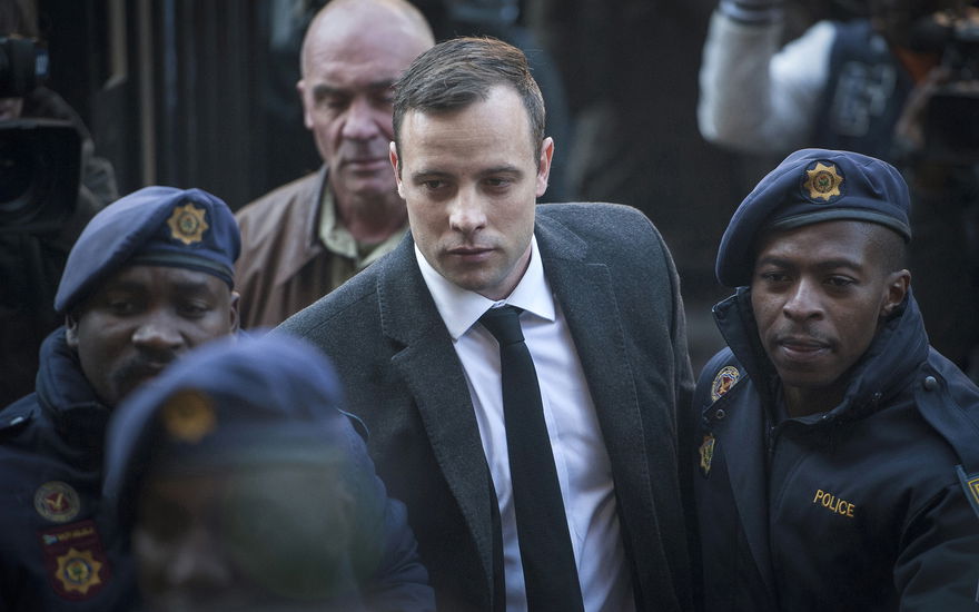 Oscar Pistorius mit Polizisten