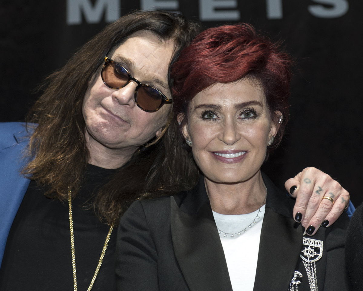 Ozzy und Sharon Osbourne lächeln