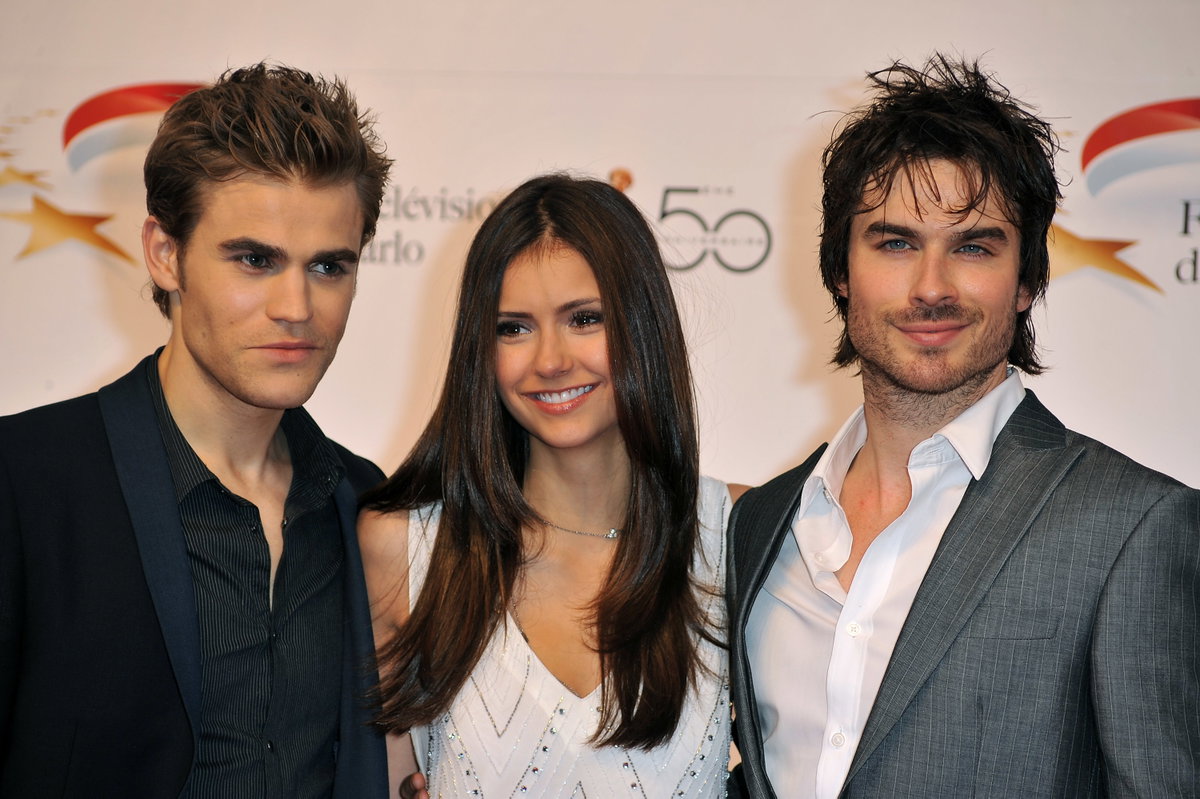 Paul Wesley, Nina Dobrev und Ian Somerhalder posieren zusammen