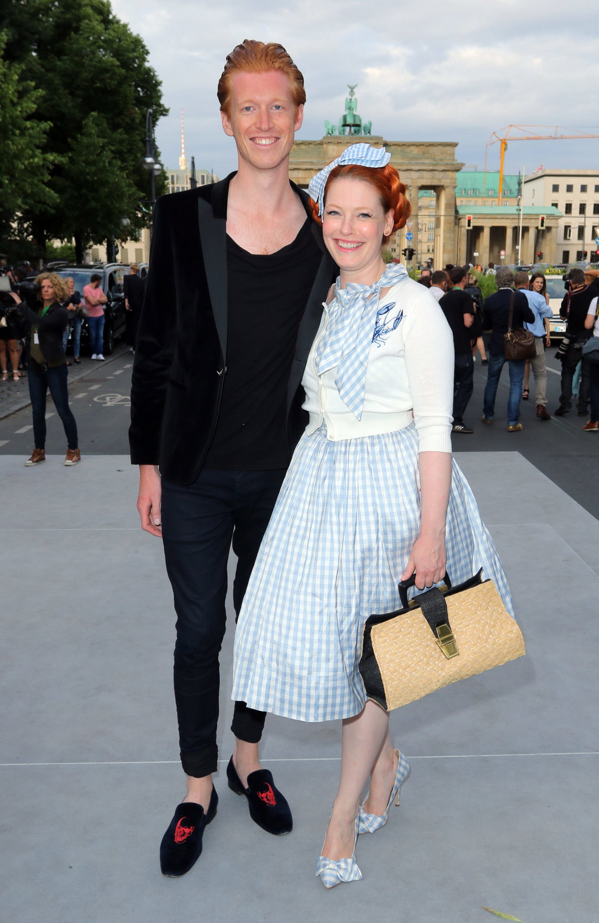 Tobias Staerbo & Enie van de Meiklokjes vorm Brandenburger Tor
