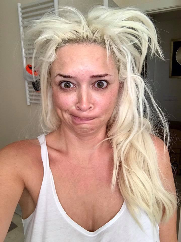 Daniela Katzenberger ungeschminkt Selfie mit verwuschelten Haaren