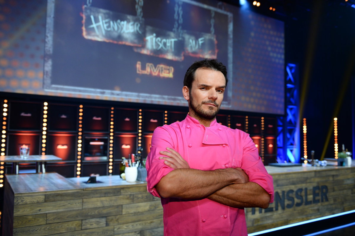 Steffen Henssler mit verschränkten Armen