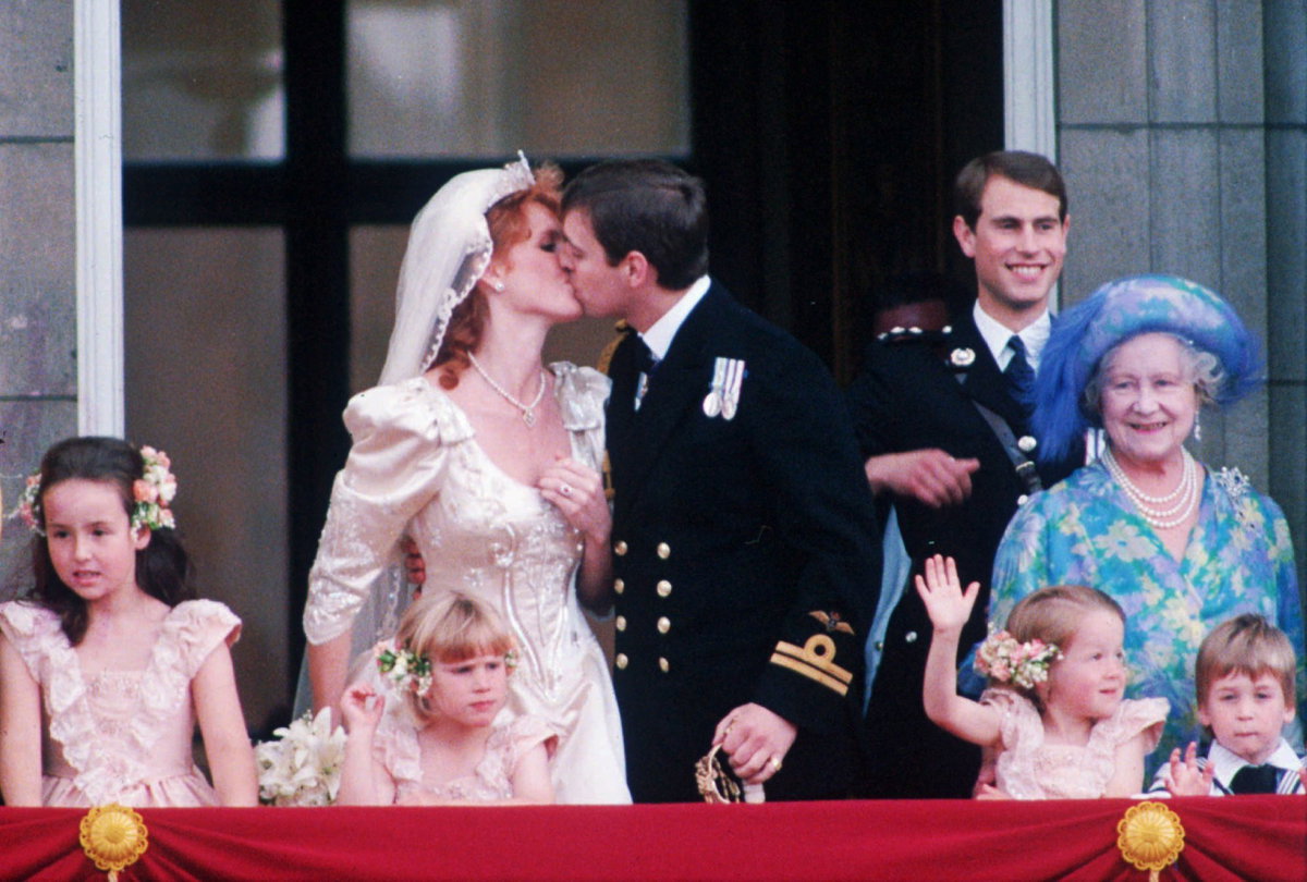 Prinz Andrew und Sarah Ferguson Hochzeits-Kuss 1986
