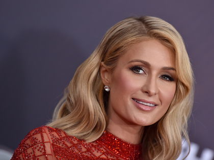 Paris Hilton: Baby-Überraschung! Sie ist Mutter einer Tochter geworden