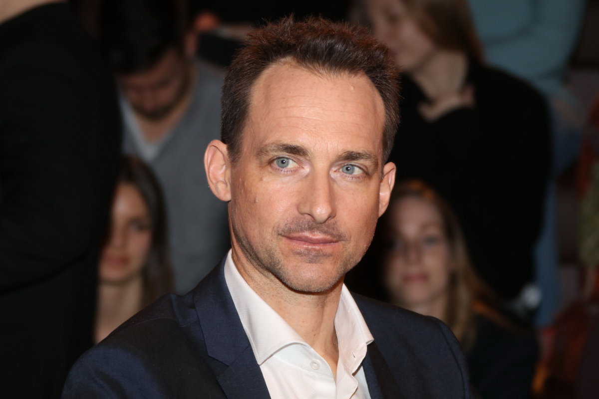 Tim Lobinger schaut ernst
