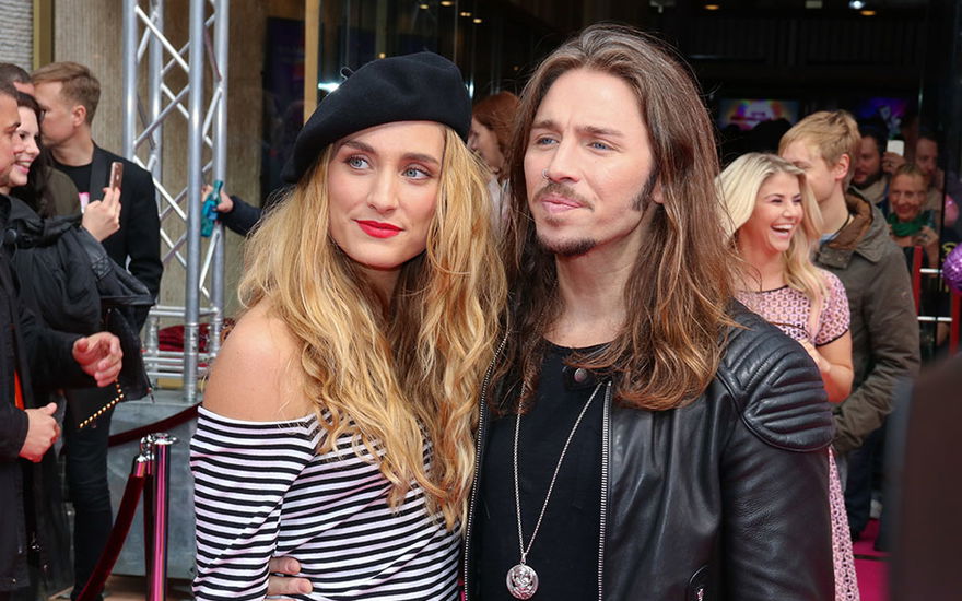 Gil Ofarim und Verena Ofarim Arm in Arm