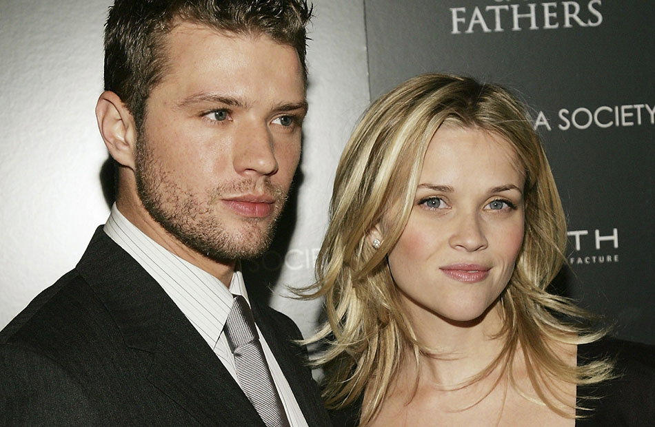 Reese Witherspoon und Ryan Phillippe schauen in die Kamera