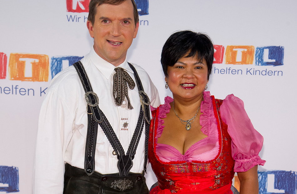"Bauer sucht Frau"-Star Josef und Narumol auf dem roten Teppich