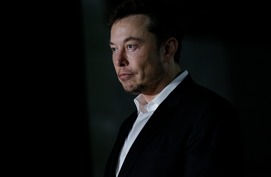 Elon Musk guckt in die Ferne.