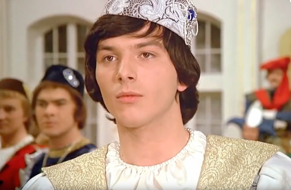 "Drei Haselnüsse für Aschenbrödel": Der Prinz (Pavel Trávníček) nachdenklich