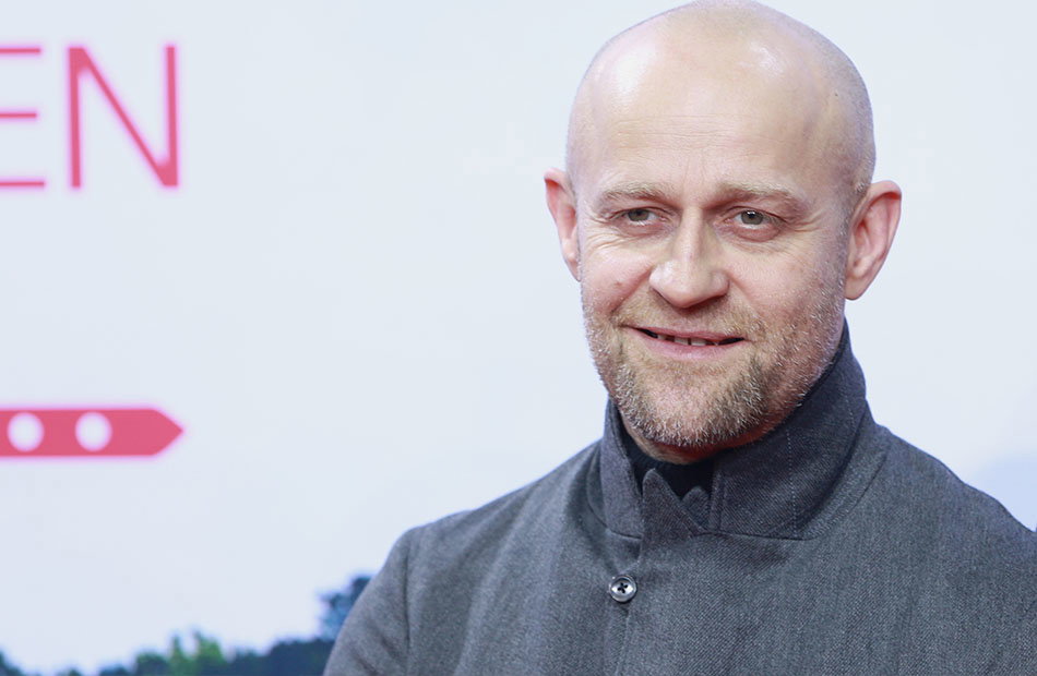 Jürgen Vogel lächelt