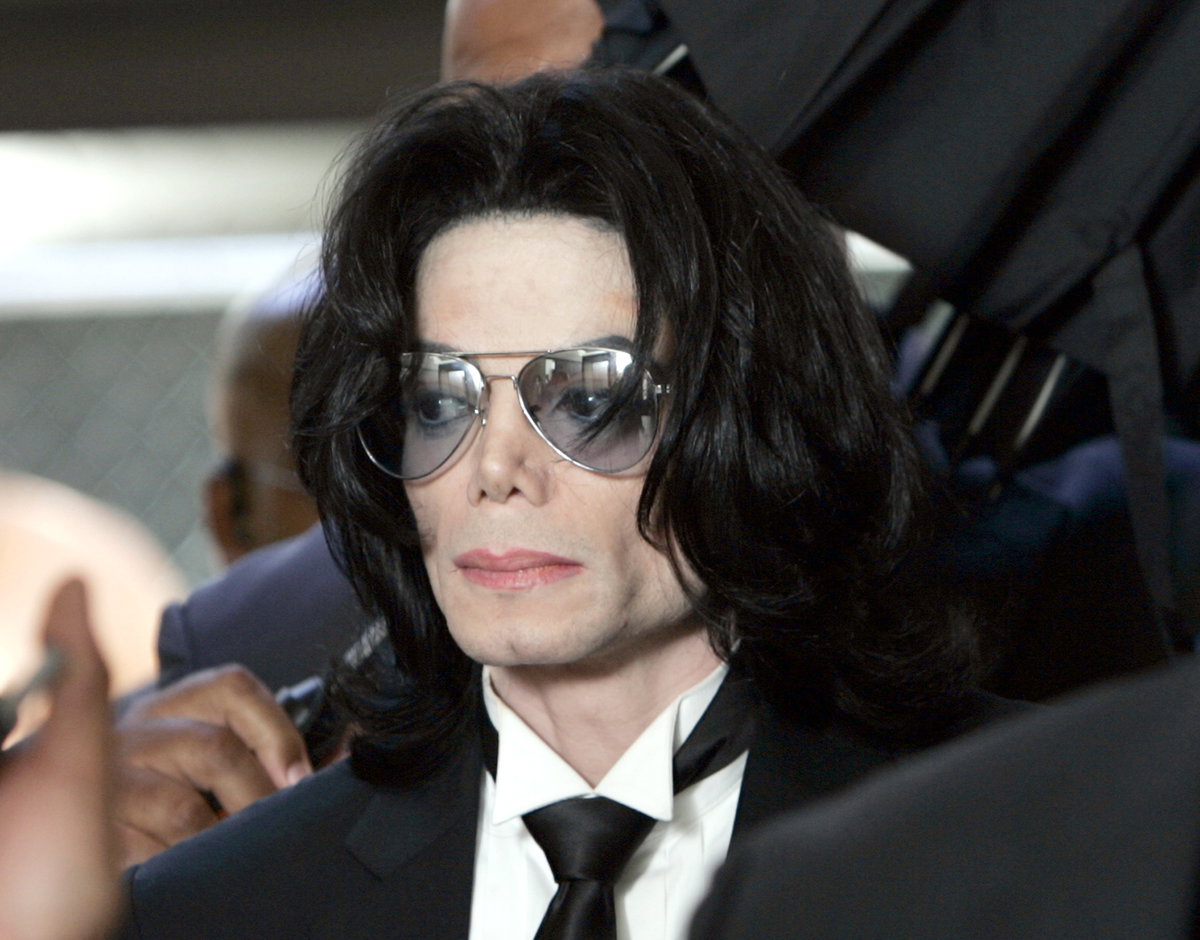 Michael Jackson guckt ernst
