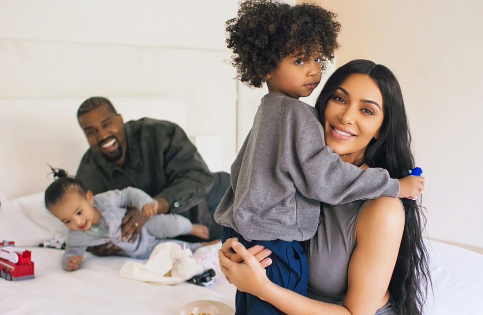 Kanye West und Kim Kardashian mit ihren Kindern.