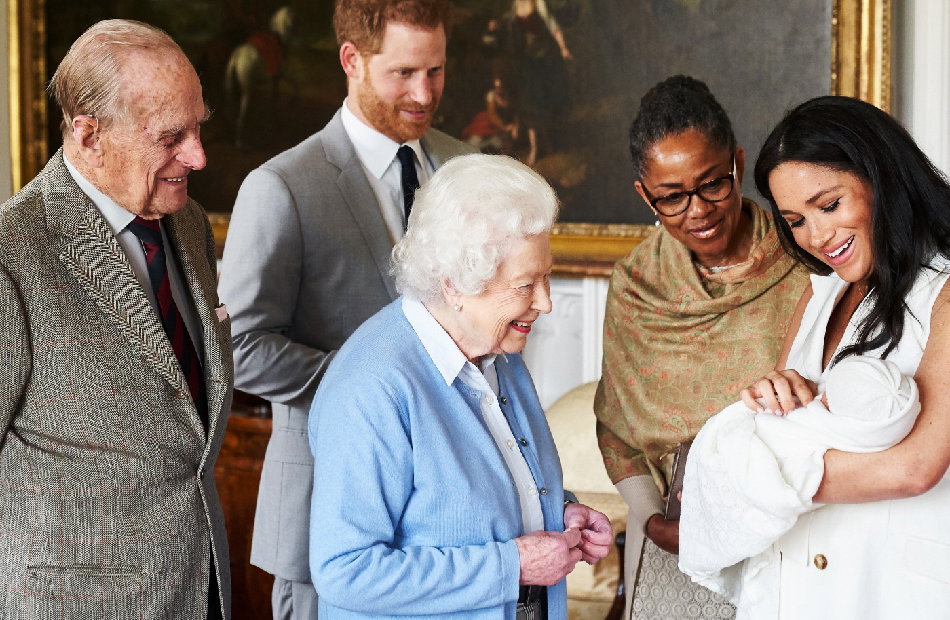Nach der Geburt von Prinz Archie: Prinz Philip, die Queen, Harry, Doria Ragland und Meghan mit dem Baby