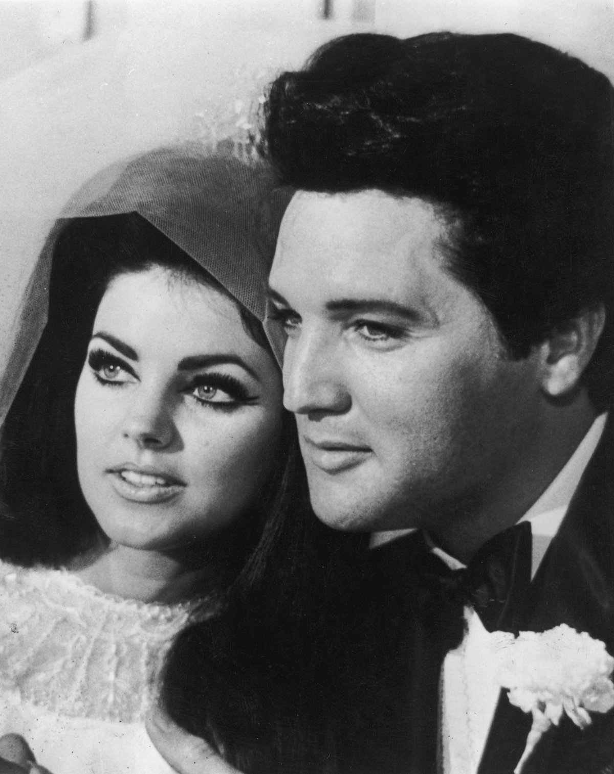 Elvis und Priscilla Presley bei ihrer Hochzeit