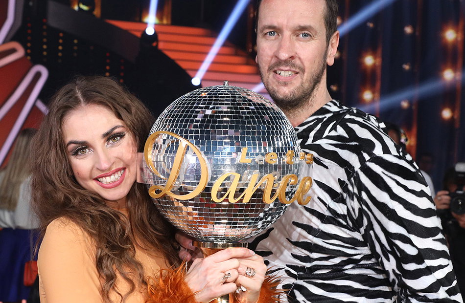 Ekaterina Leonova und Pascal Hens mt ihrem "Let's Dance"-Pokal