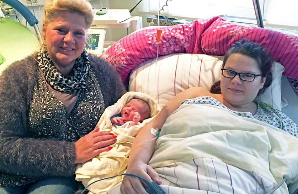 Calantha Wollny nach der Geburt mit Säugling Cataleya und Silvia Wollny