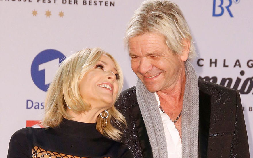 Michelle und Matthias Reim schauen und lächeln sich an