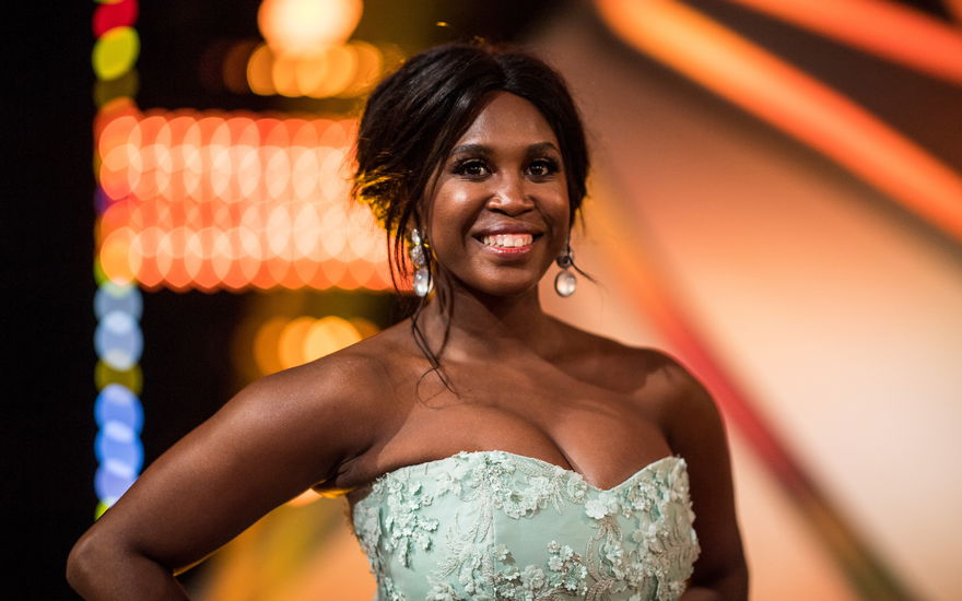 Motsi Mabuse lächelt in die Kamera