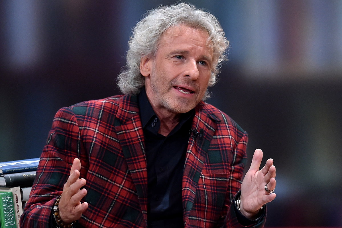 Thomas Gottschalk gestikuliert