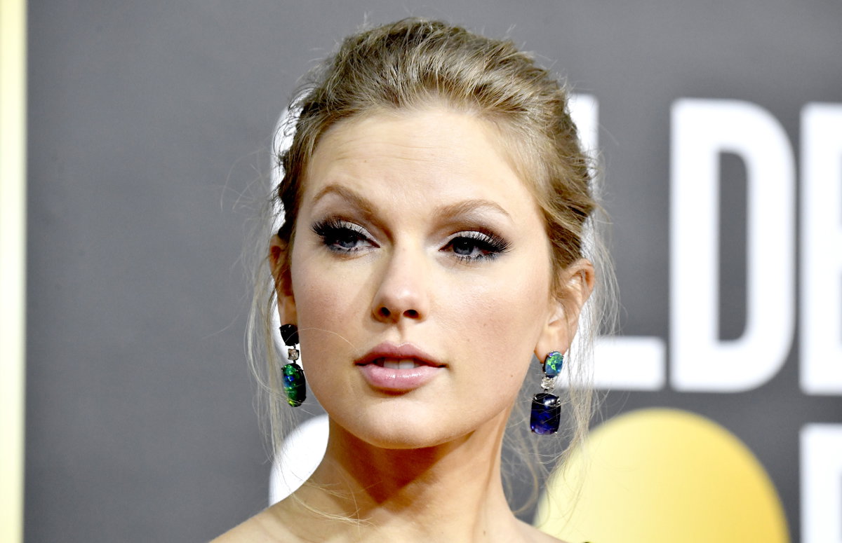 Taylor Swift guckt ernst