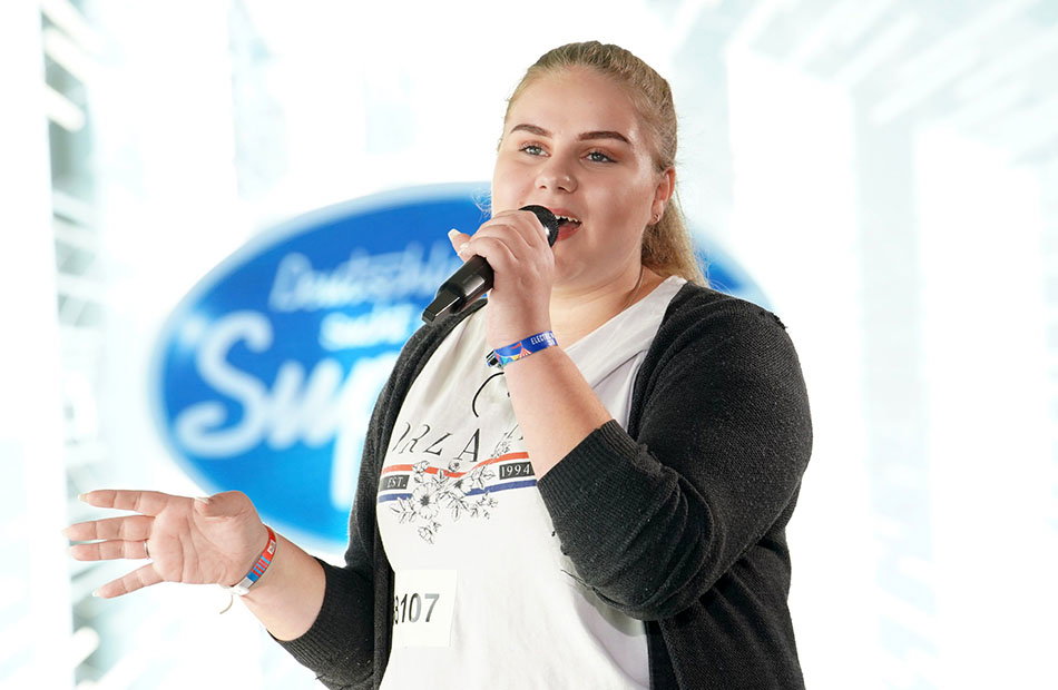 Estefania Wollny singt bei DSDS