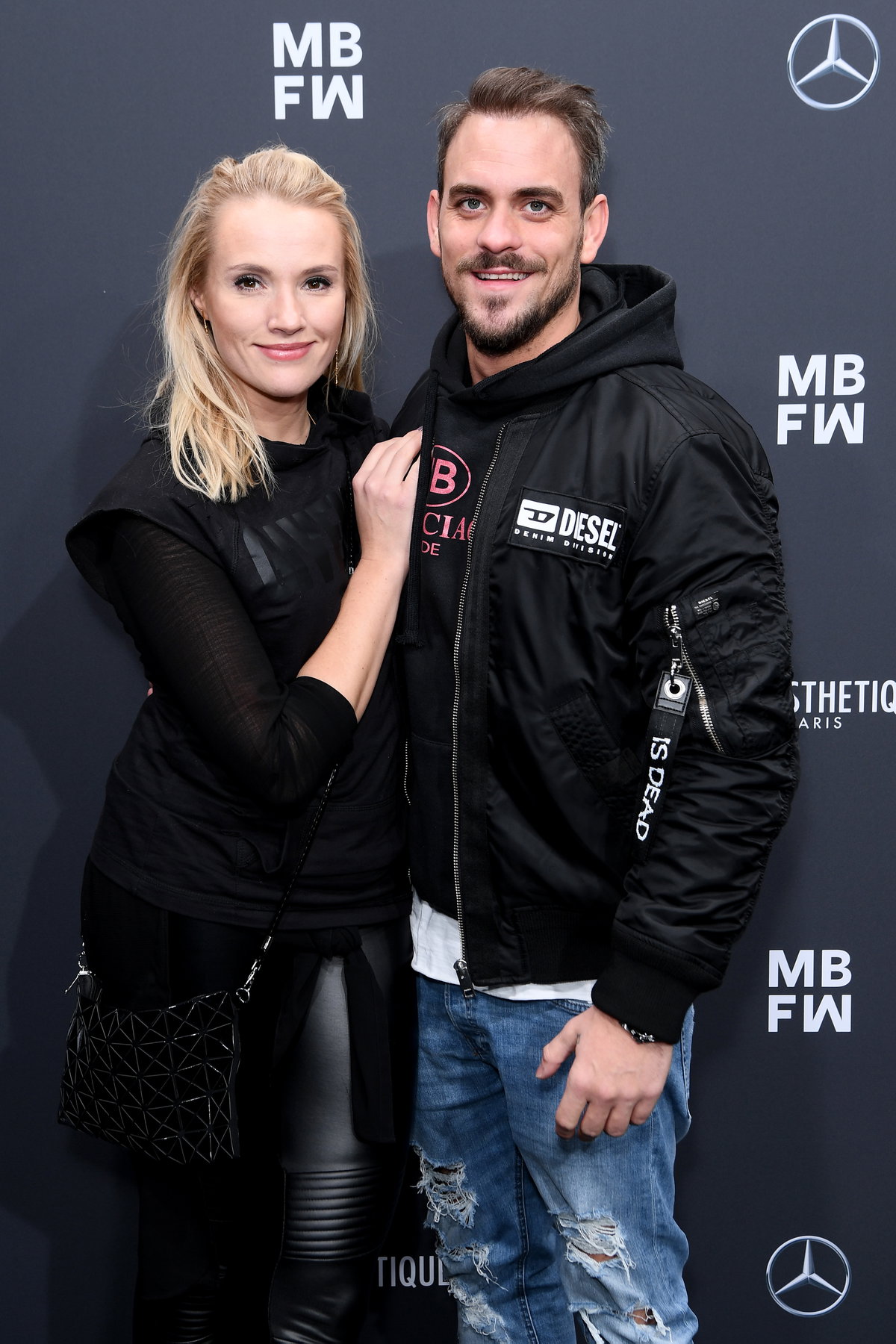 Anna Hofbauer und Marc Barthel posieren zusammen
