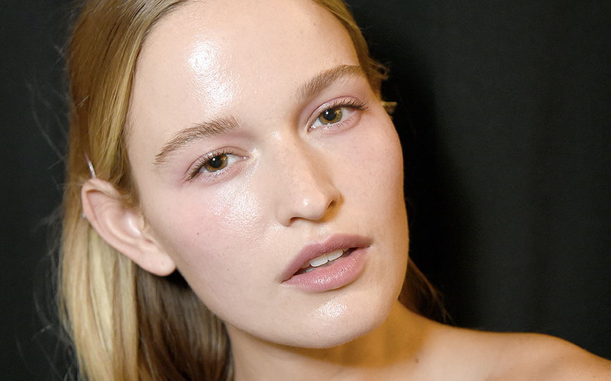 Pigmentflecken aufhellen: Vitamin C Serum liefert "Ergebnisse nach 1,5 Wochen"