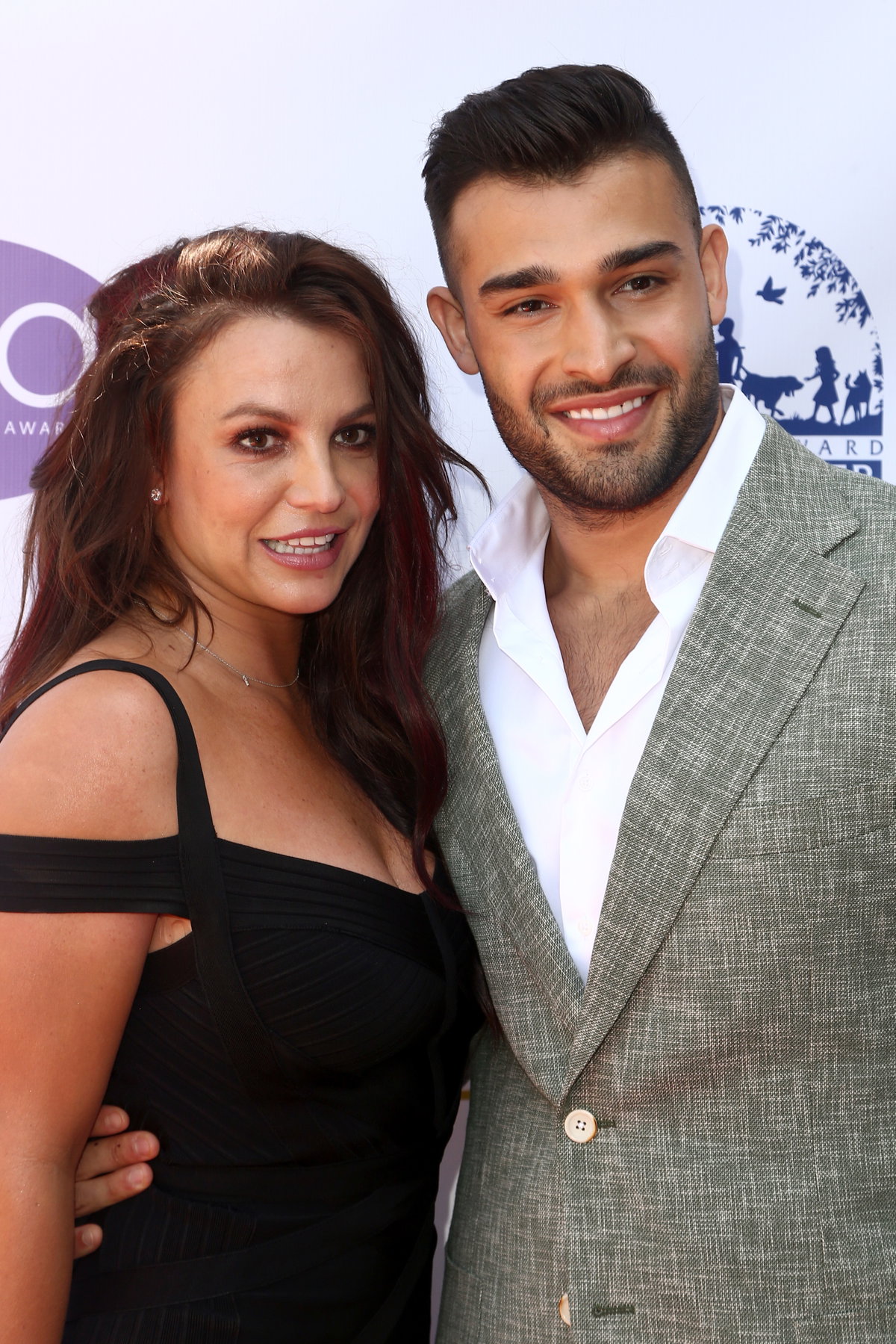 Britney Spears und Sam Asghari posieren zusammen