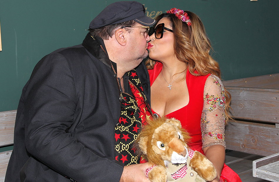 Patricia Blanco und Andreas Ellermann küssen sich