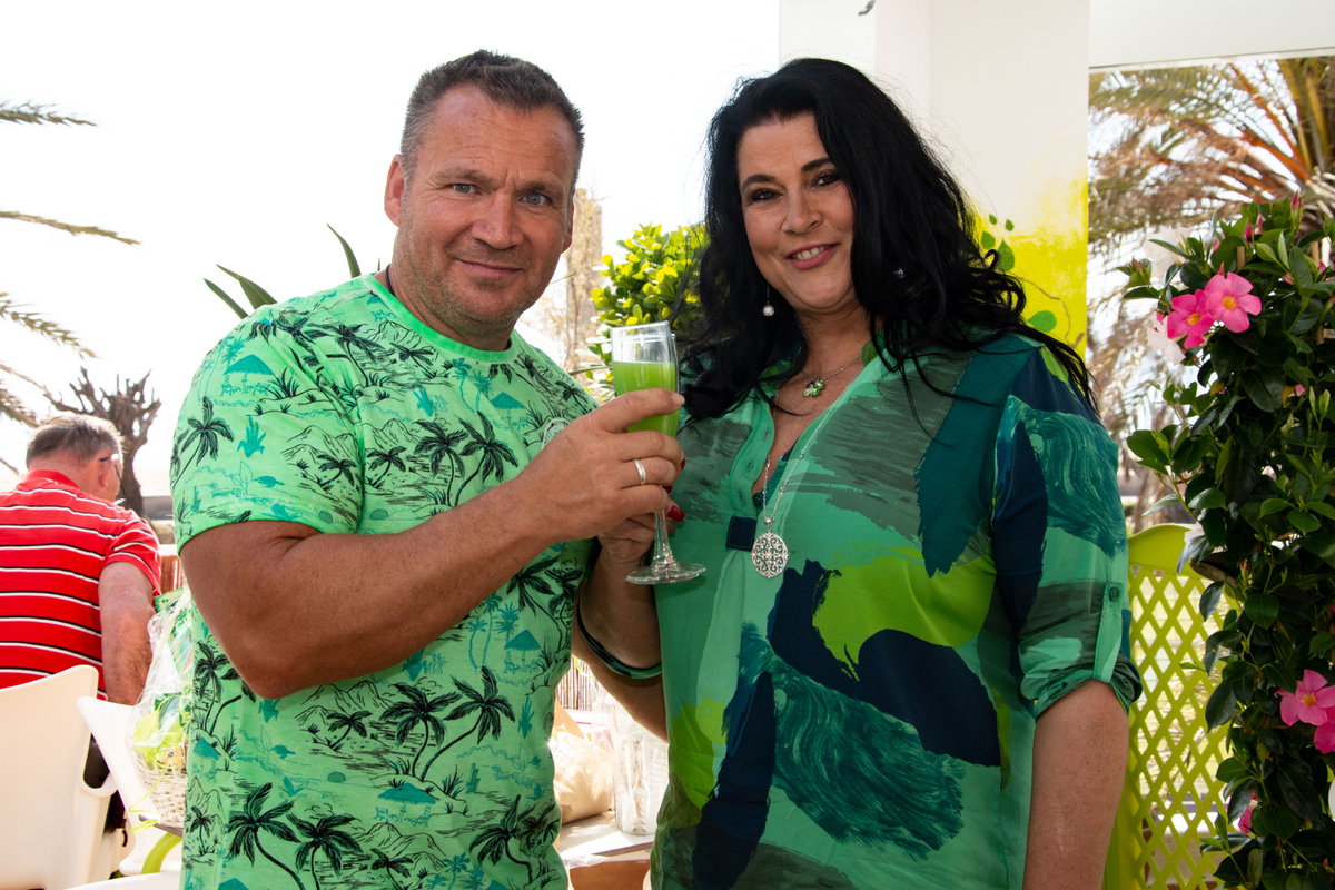 Peter und Iris Klein stoßen an