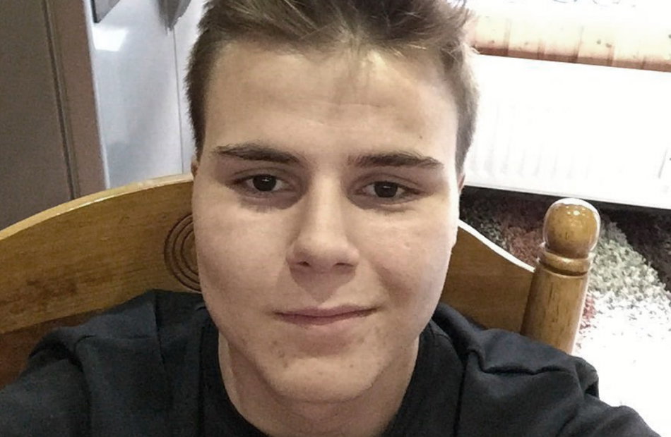 Jeremy Pascal Wollny macht ein Selfie