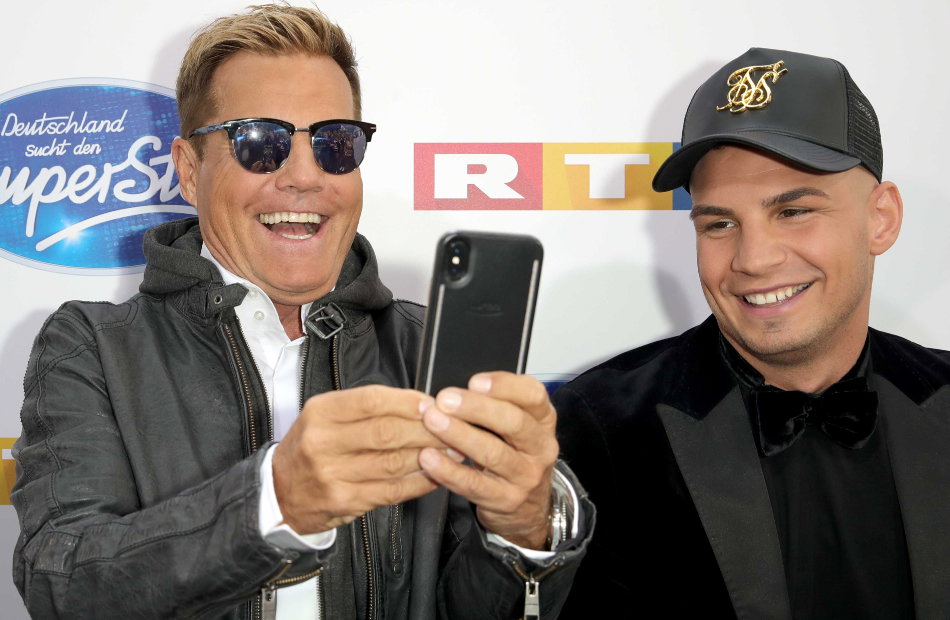 Dieter Bohlen und Pietro Lombardi machen ein Selfie
