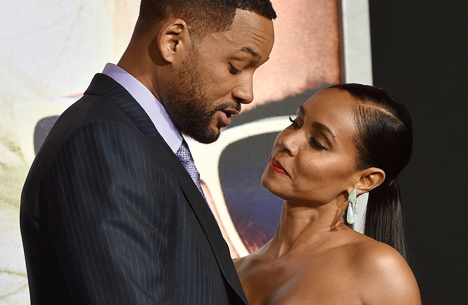 Will Smith sieht zu Boden, Jada Pinkett Smith sieht ihn prüfend an