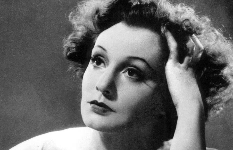 Zarah Leander in Schwarzweiß: Potrait, auf dem sie traurig in die Ferne schaut
