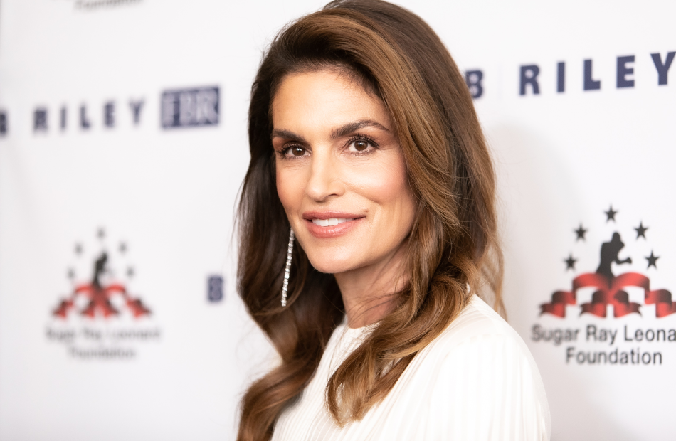 Cindy Crawford lacht
