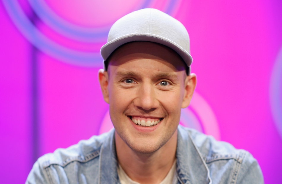 Oli P. lächelt in die Kamera
