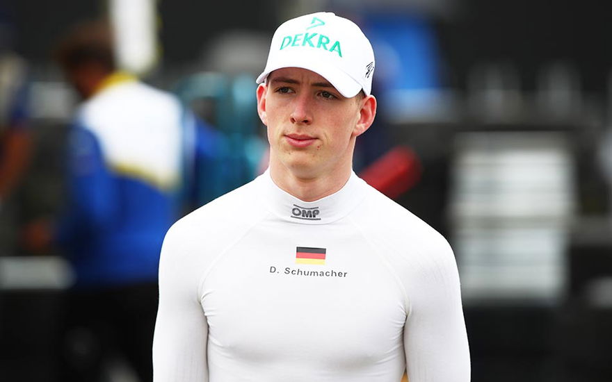 David Schumacher guckt grimmig