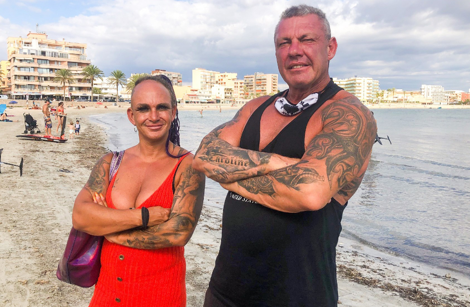 Caro und Andreas Robens am Strand von Mallorca