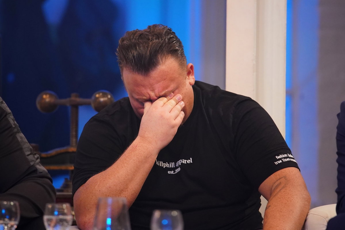 Menowin Fröhlich weint