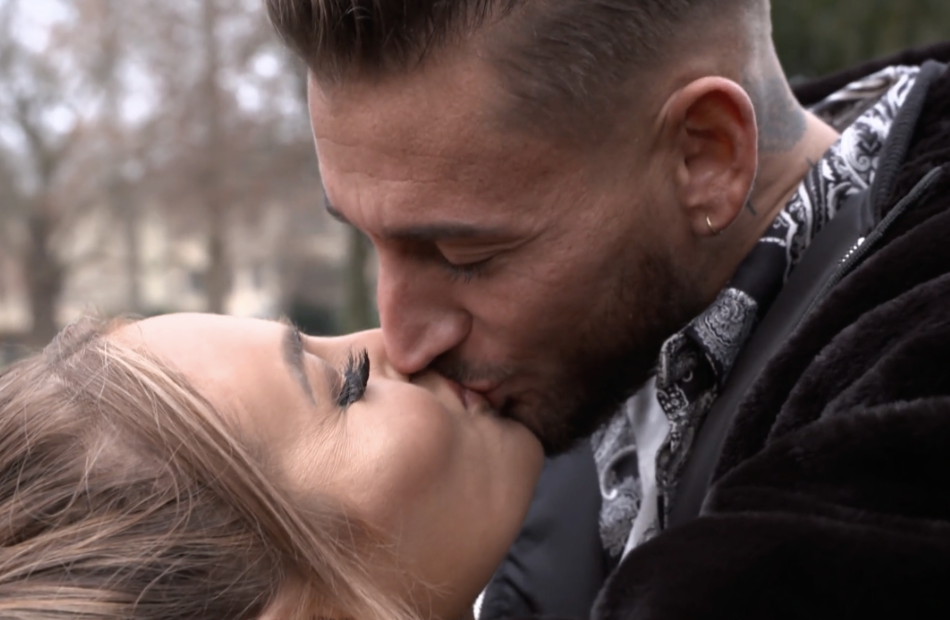 Mike Heiter küsst Laura Morante