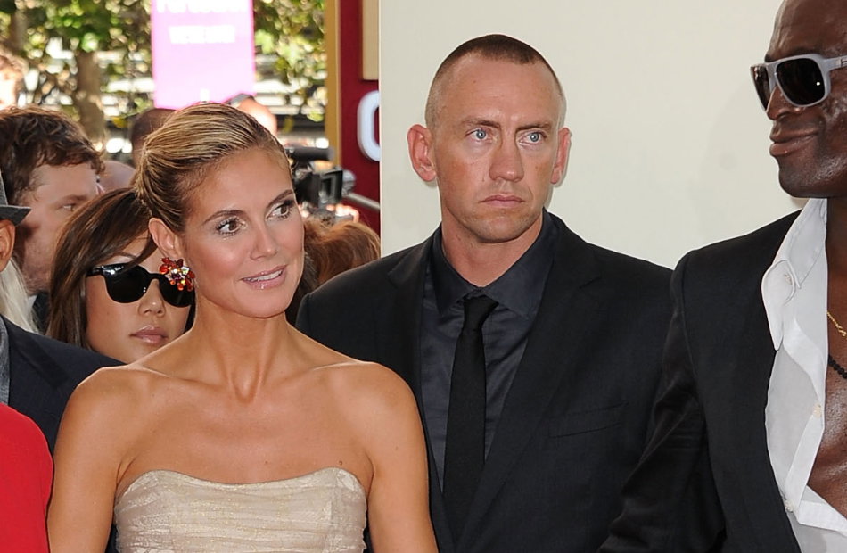 Heidi Klum schaut Seal an, zwischen ihnen steht Bodyguard Martin Kirsten