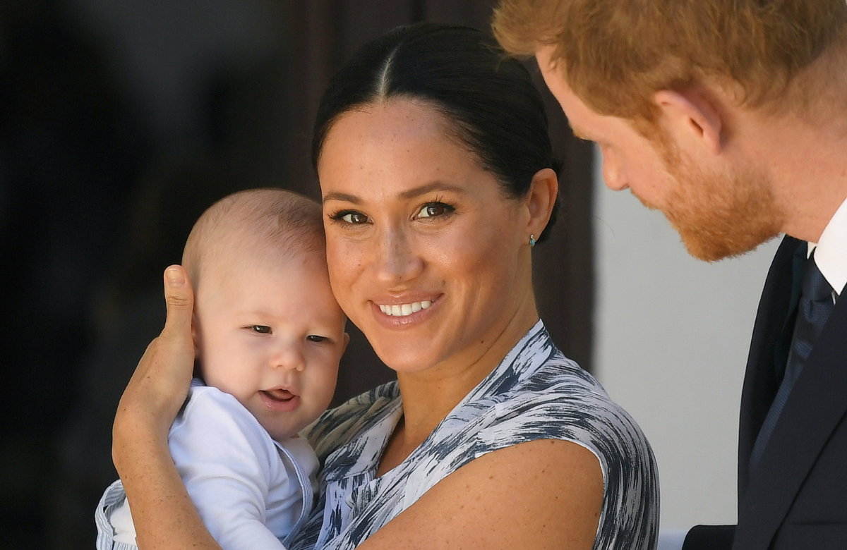 Prinz Harry und Herzogin Meghan mit Baby Archie auf dem Arm