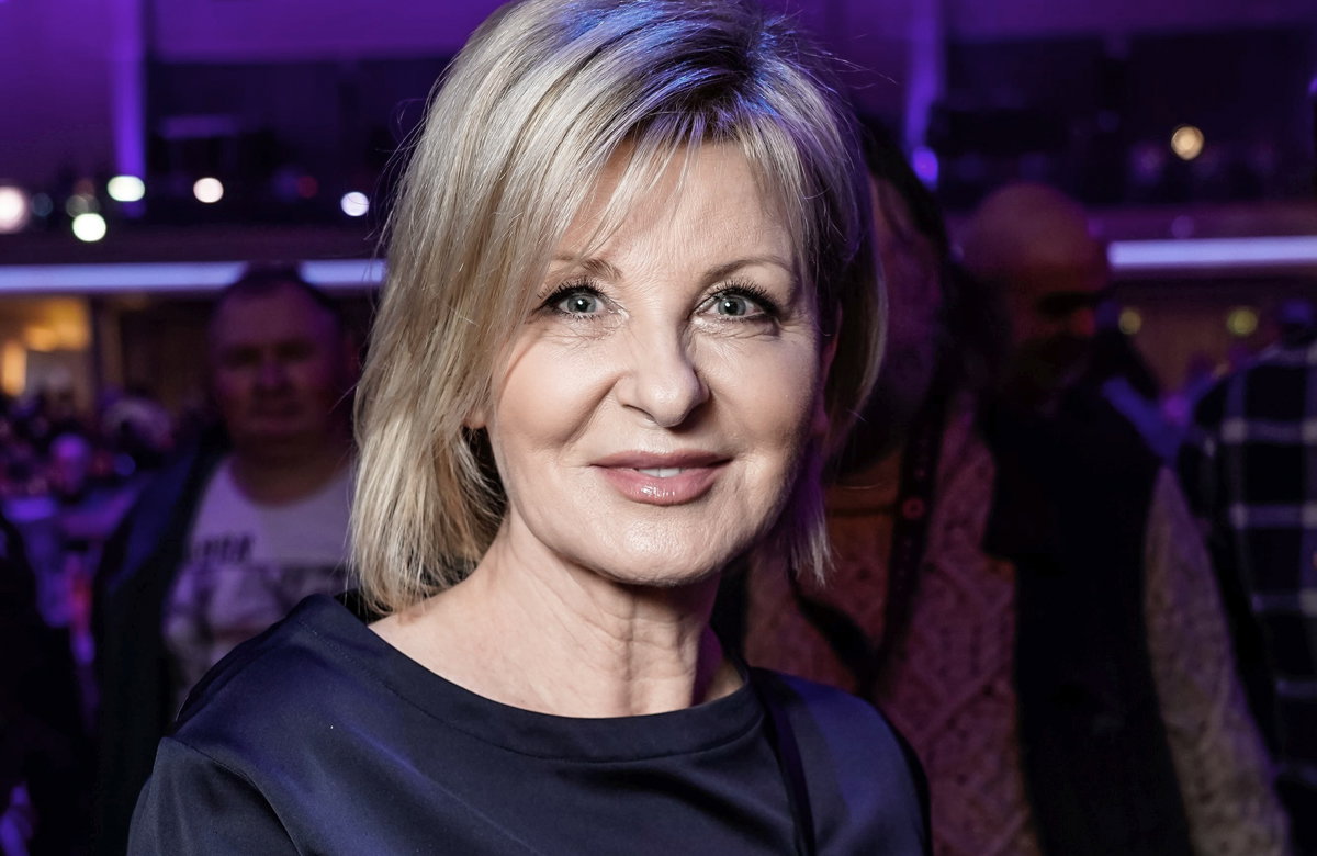 Carmen Nebel guckt in die Kamera
