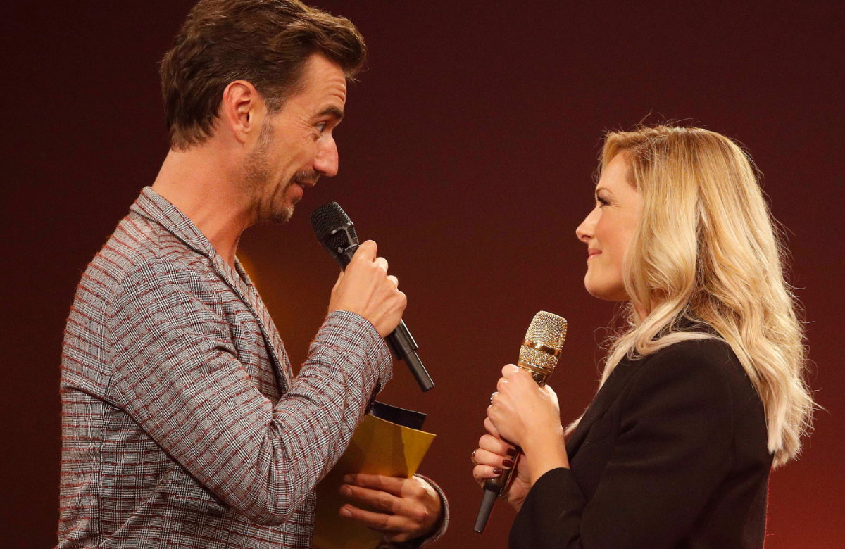 Florian Silbereisen und Helene Fischer schauen sich an