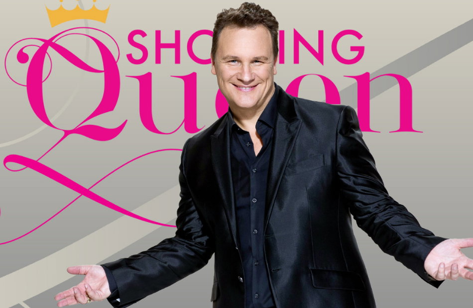 Guido Maria Kretschmer vor dem "Shopping Queen"-Logo