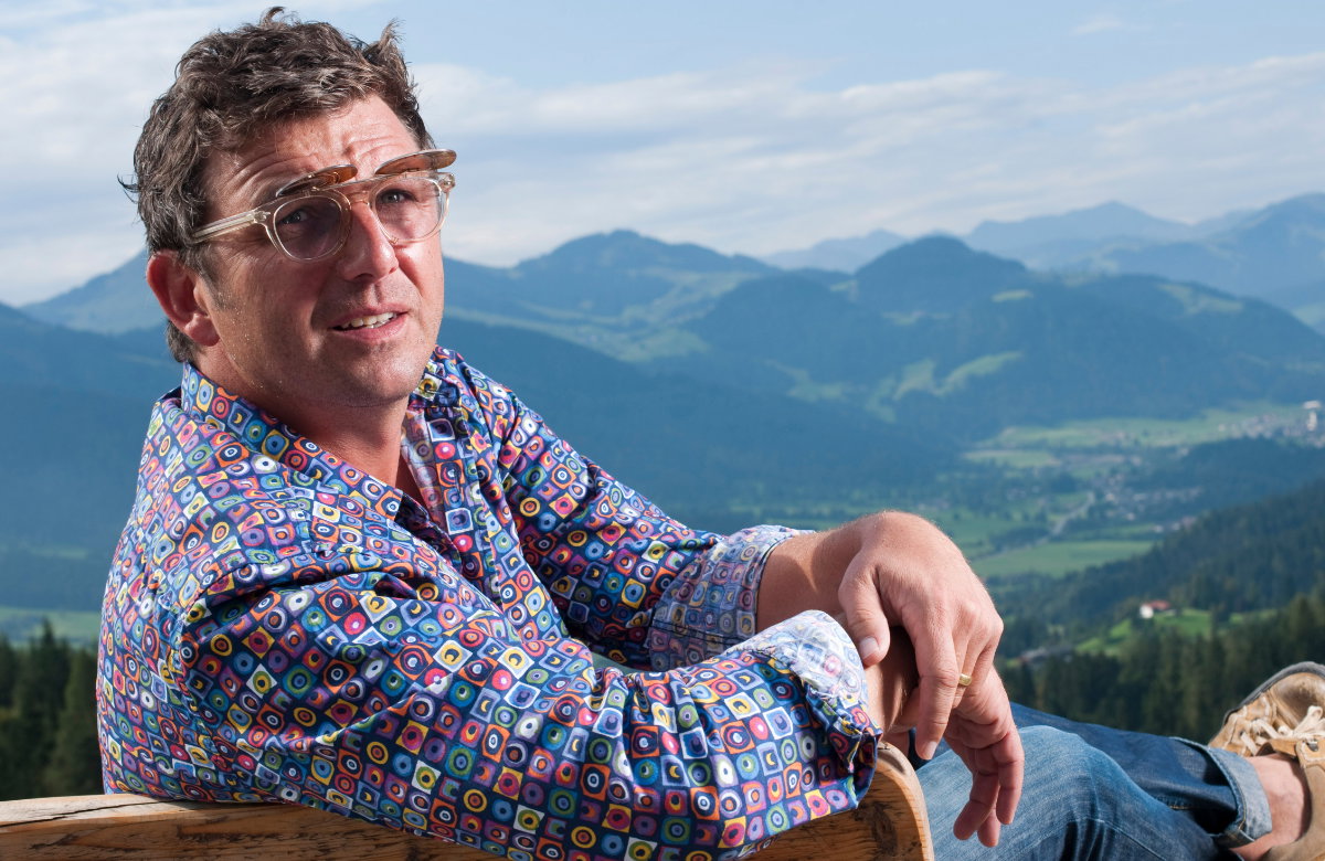 "Der Bergdoktor" Hans Sigl vor Alpen-Panorama