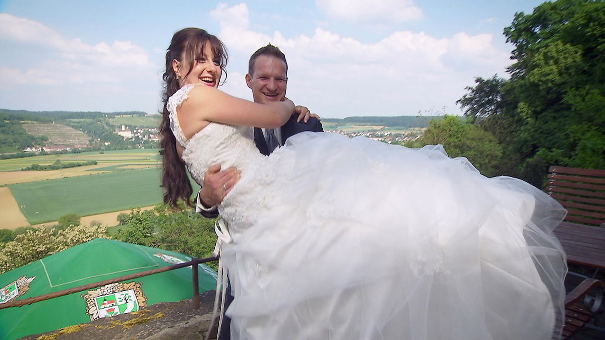 Das "Bauer sucht Frau"-Paar Jörg und Vanessa bei ihrer Hochzeit.