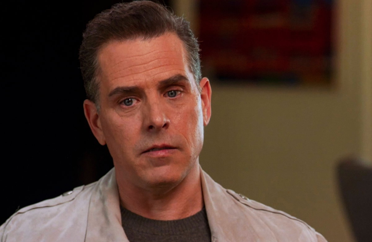 Hunter Biden guckt im Interview traurig