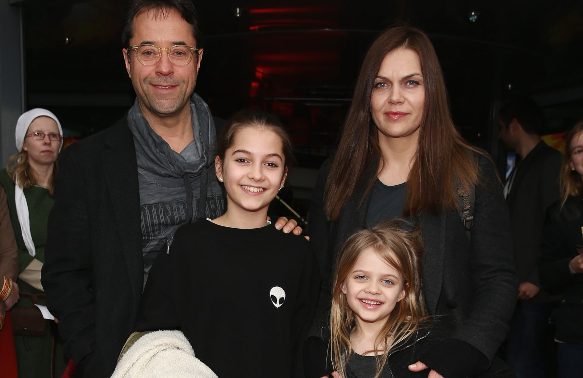 Jan Josef Liefers und Anna Loos mit ihren Kindern